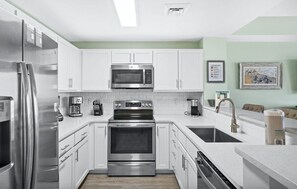 Private kitchen - stunning Gulf views, resort-style amenities, and an unbeatable location (Panama City Beach)
