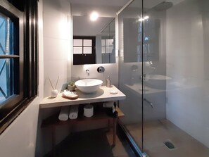 Standard Double Room, Garden View | Bilik Mandi | Pengering rambut, tuala disediakan, sabun, syampu 