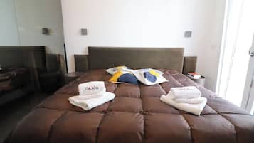 2 bedrooms, iron/ironing board, travel cot, free WiFi