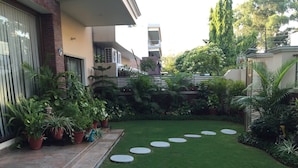 Property grounds - Peaceful Luxury 2 BR Retreat I Heart OF The City (Chandigarh)