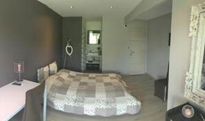 Soundproofing, iron/ironing board (on request), free WiFi - Safranière des Sorgues (LE THOR)