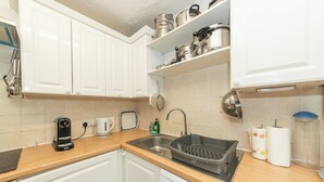 A kitchen with white cabinets, a stainless steel sink, a toaster, and a waffle maker on the countertop. - Quiet Green&Peaceful Home Near Reading University - Pass the Keys (Reading)