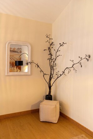 A corner with a mirror, a plant, and a small stool. - Tranquil French Gîte with Pool, A/C and Stunning Views Near Carcassonne (Raissac-sur-Lampy)