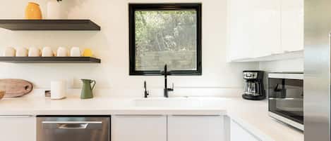 Coffee/tea maker, fridge, microwave, oven