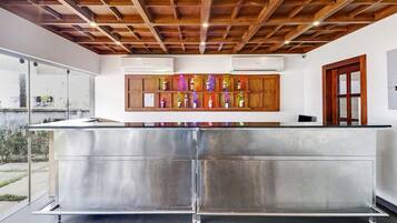 Rumah | Bar (di properti)
