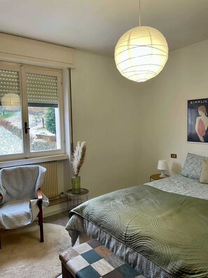 1 bedroom, bed sheets