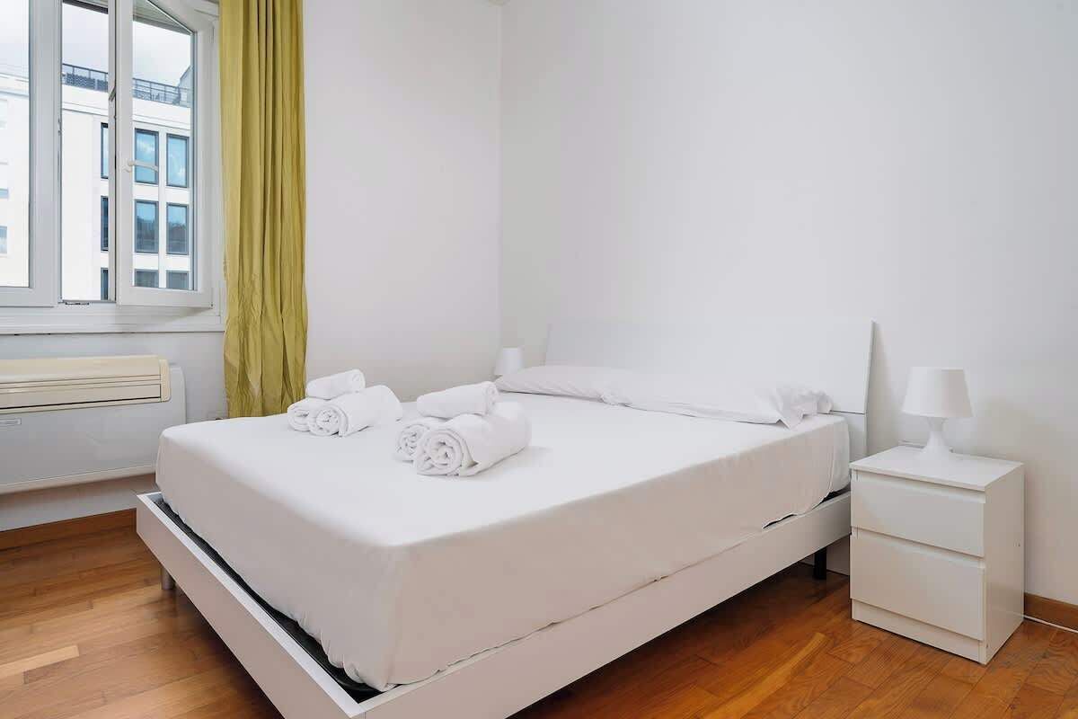2 bedrooms, iron/ironing board, travel crib, WiFi