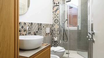 Shower, hair dryer, shampoo
