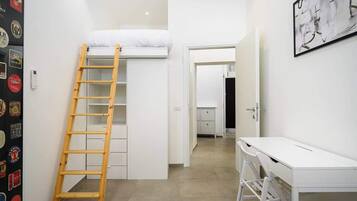 2 quartos, ferros/tábuas de passar roupa, Wi-Fi, roupa de cama