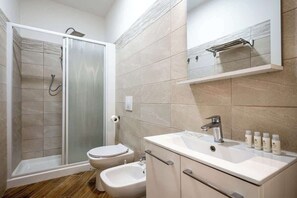 Bathroom - Central House, Standard room · Central House, Standard room (Naples)