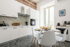 Macchina per tè/caffè, frigorifero, microonde, forno
