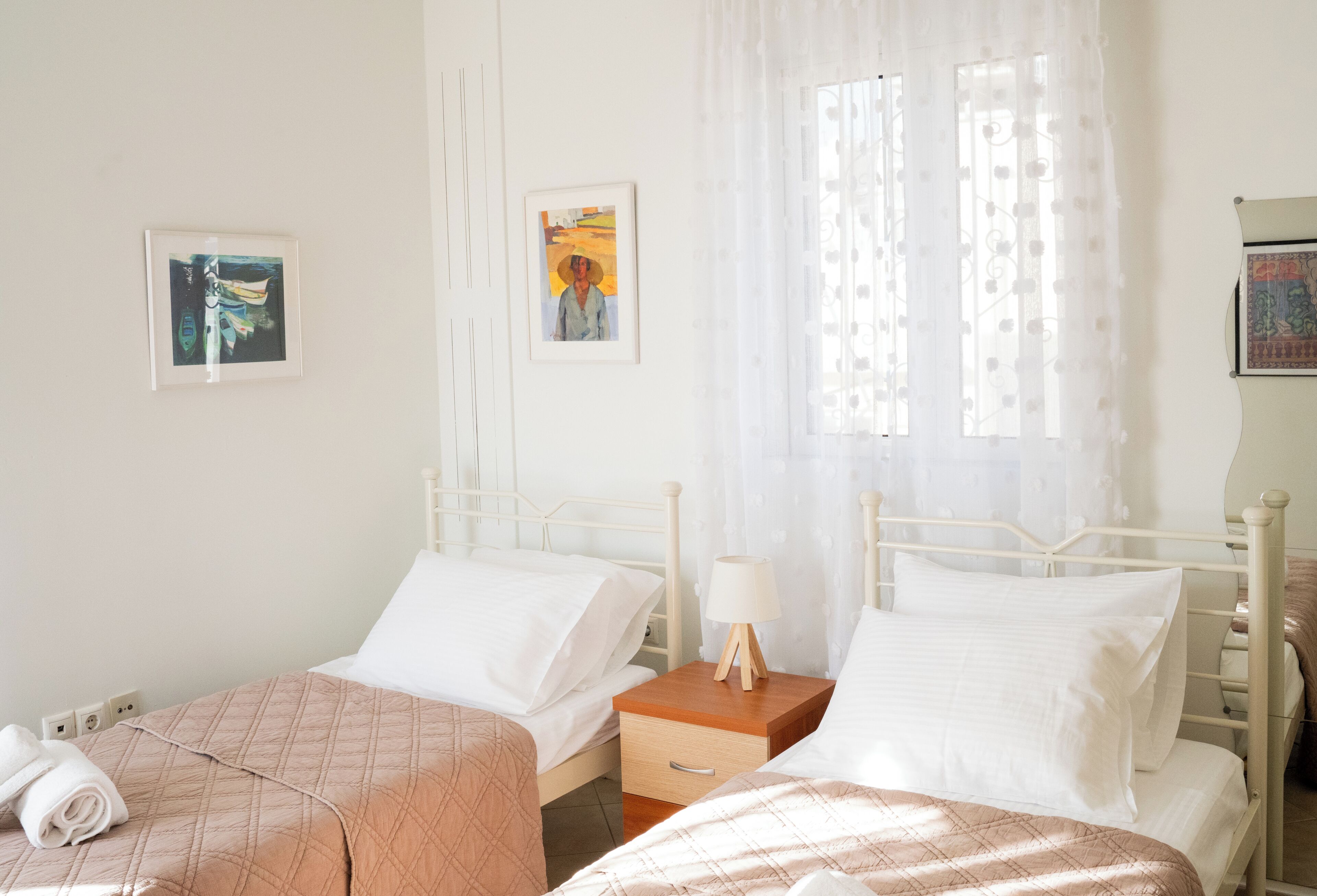 3 bedrooms, desk, iron/ironing board, free WiFi