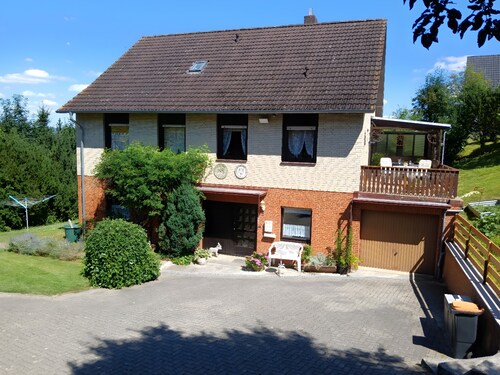 Apartment „FeWo Waldblick“ mit Naturgarten, privater Terrasse ,W-Lan ab Ende August verfügbar