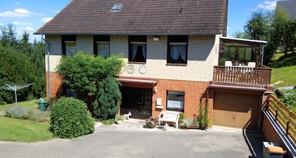 Apartment „FeWo Waldblick“ mit Naturgarten, privater Terrasse ,W-Lan ab Ende August verfügbar