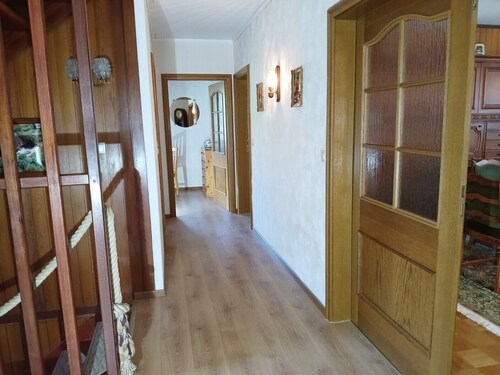 Apartment „Fewo Waldblick“ sehr geräumig mit Terasse, Naturgarten und W-Lan 