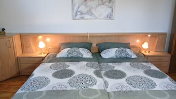 2 bedrooms, WiFi, bed sheets