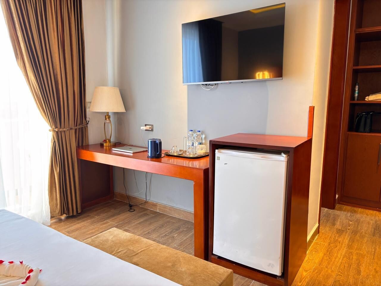Hypo-allergenic bedding, down duvets, free cots/infant beds, free WiFi