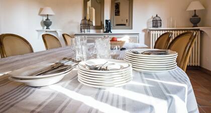 CIBOULETTE Vacation Rental – Large duplex for 9–11 people with a pool, in the heart of the vineyards.
