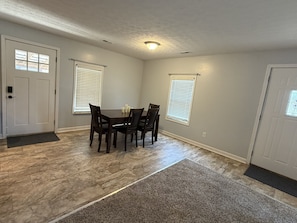 Dining - Two Rivers Retreat - 2 Bedroom House (Livermore)
