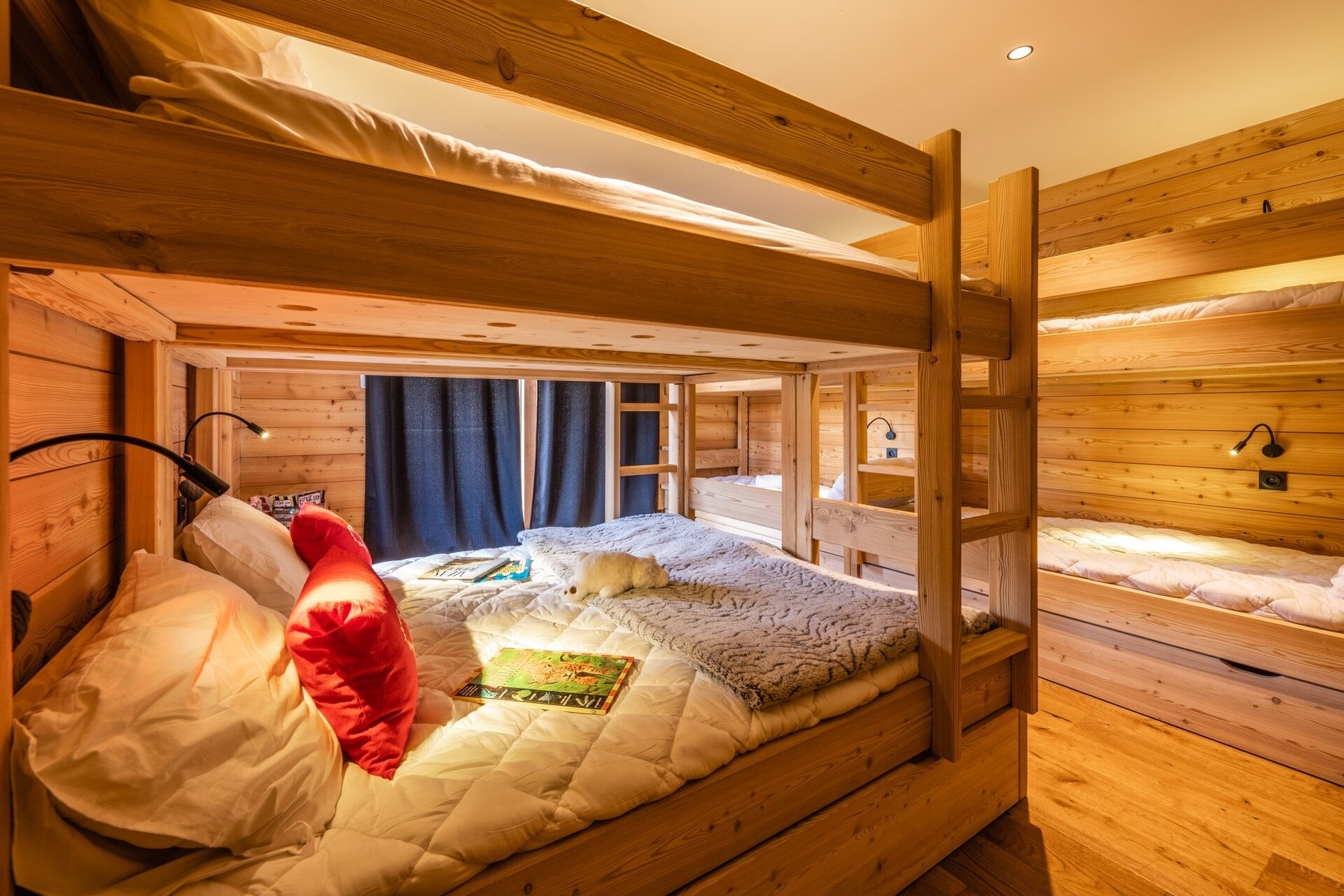 5 habitaciones, tabla de planchar con plancha y wifi gratis 