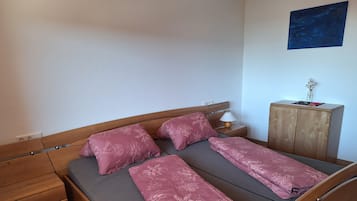 2 bedrooms, bed sheets