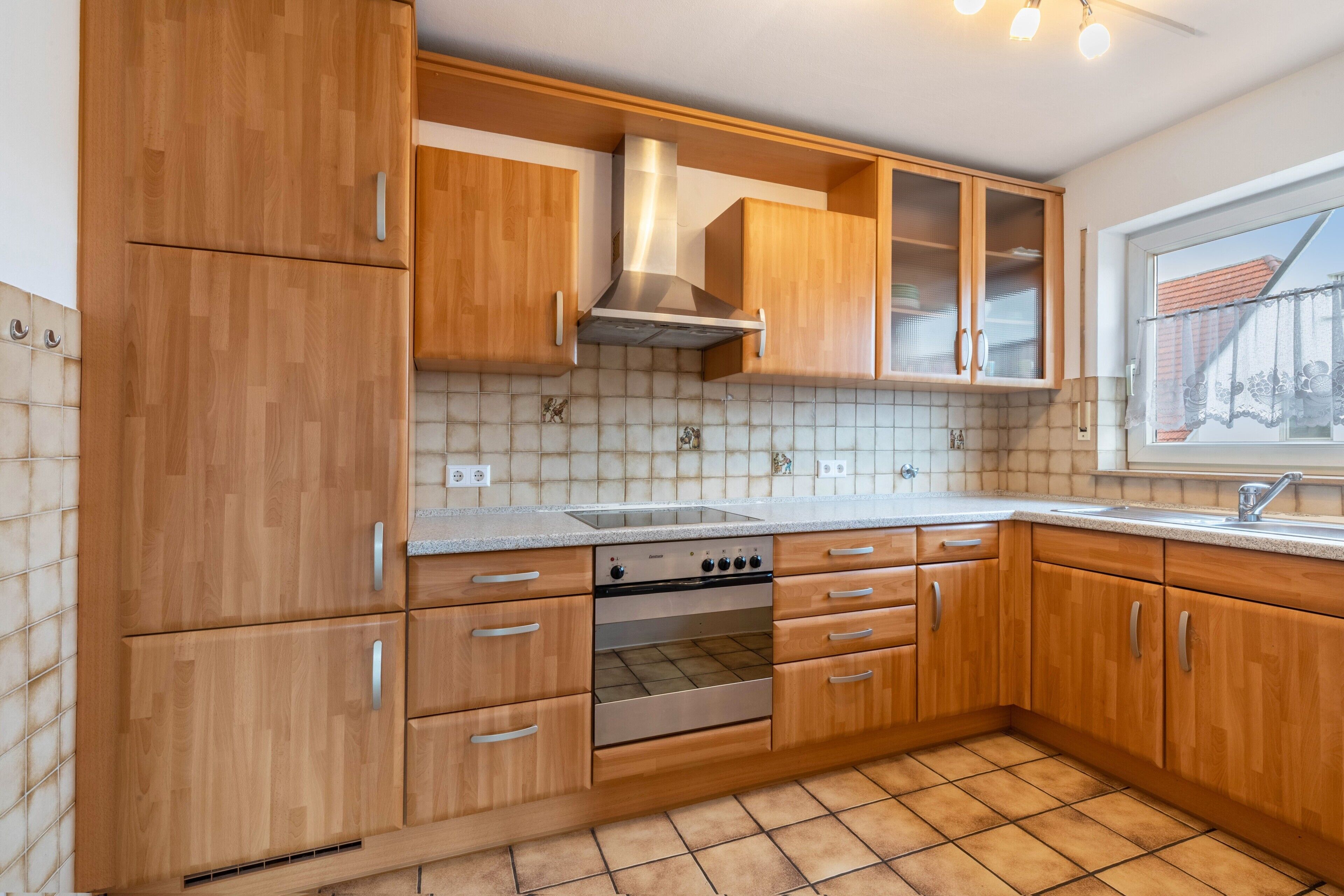 Kühlschrank, Ofen, Herdplatte, Wasserkocher