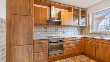 Kühlschrank, Ofen, Herdplatte, Wasserkocher