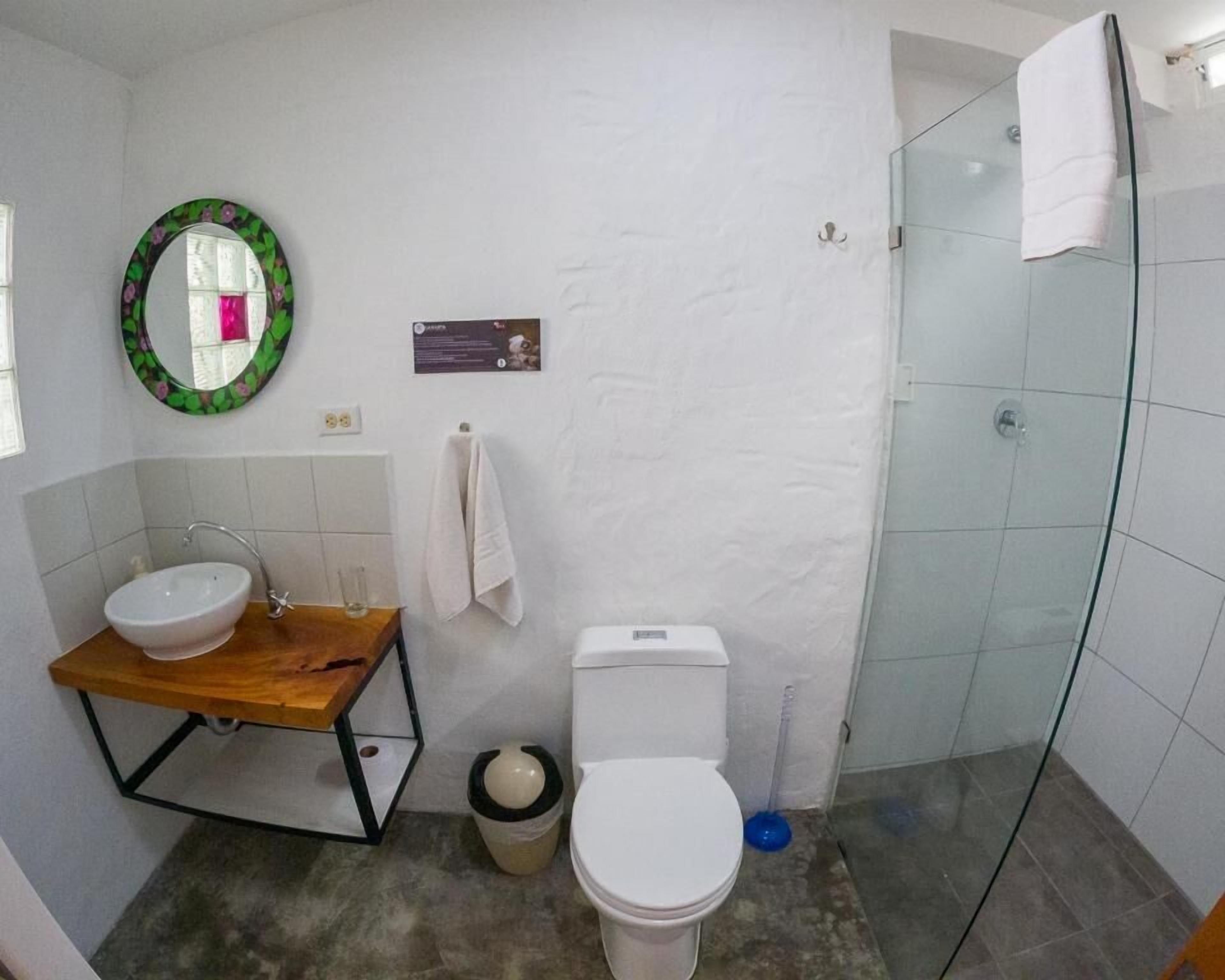 Superior Double Room, Patio, Garden View | Bathroom