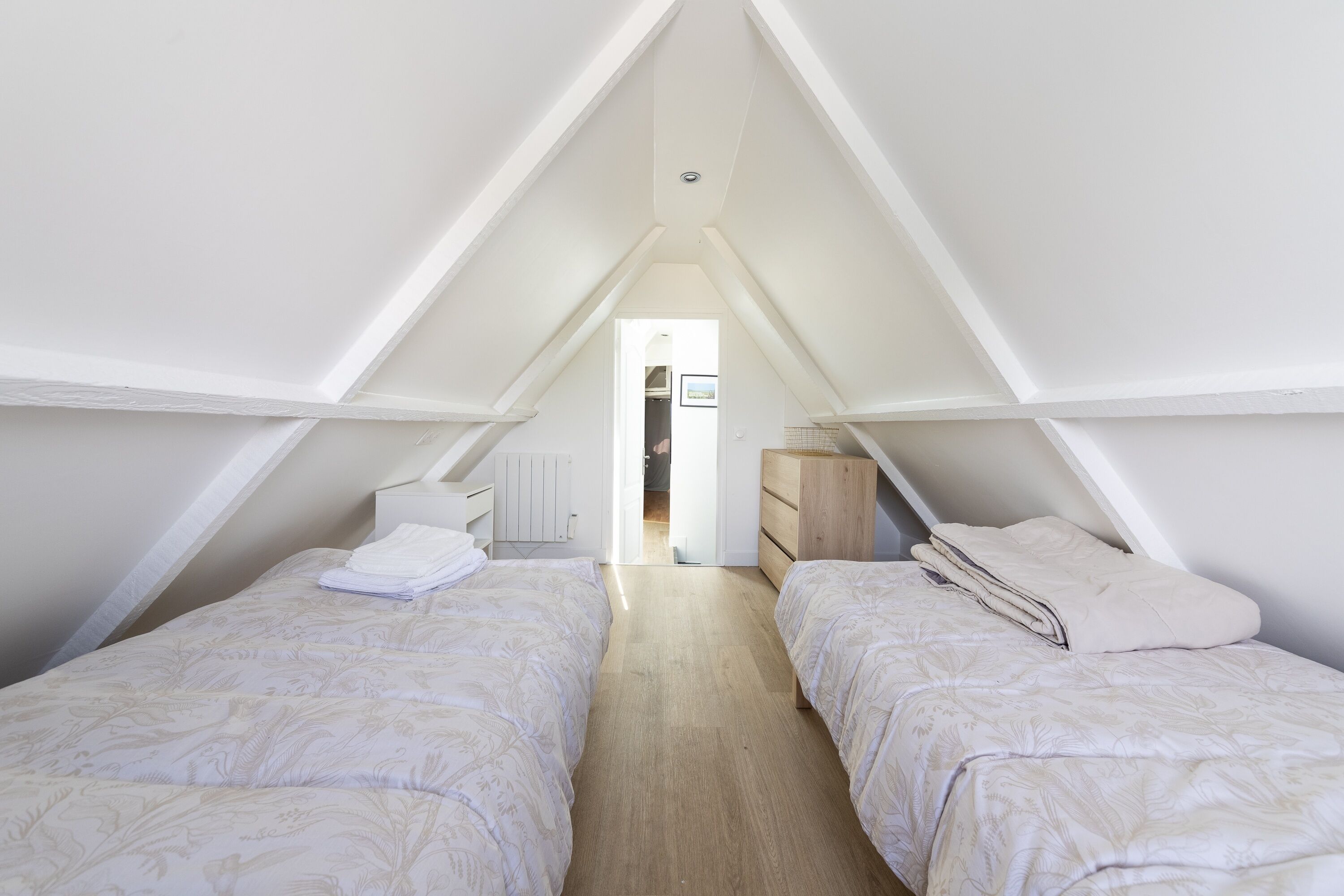 3 bedrooms, iron/ironing board, WiFi (free), bed sheets
