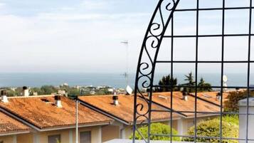 Apartment, 1 Bedroom | Outdoor dining