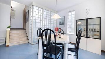Apartment, 1 Bedroom | Dining room