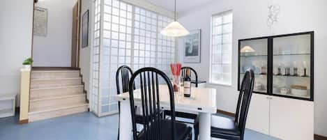 Apartment, 1 Bedroom | Dining room