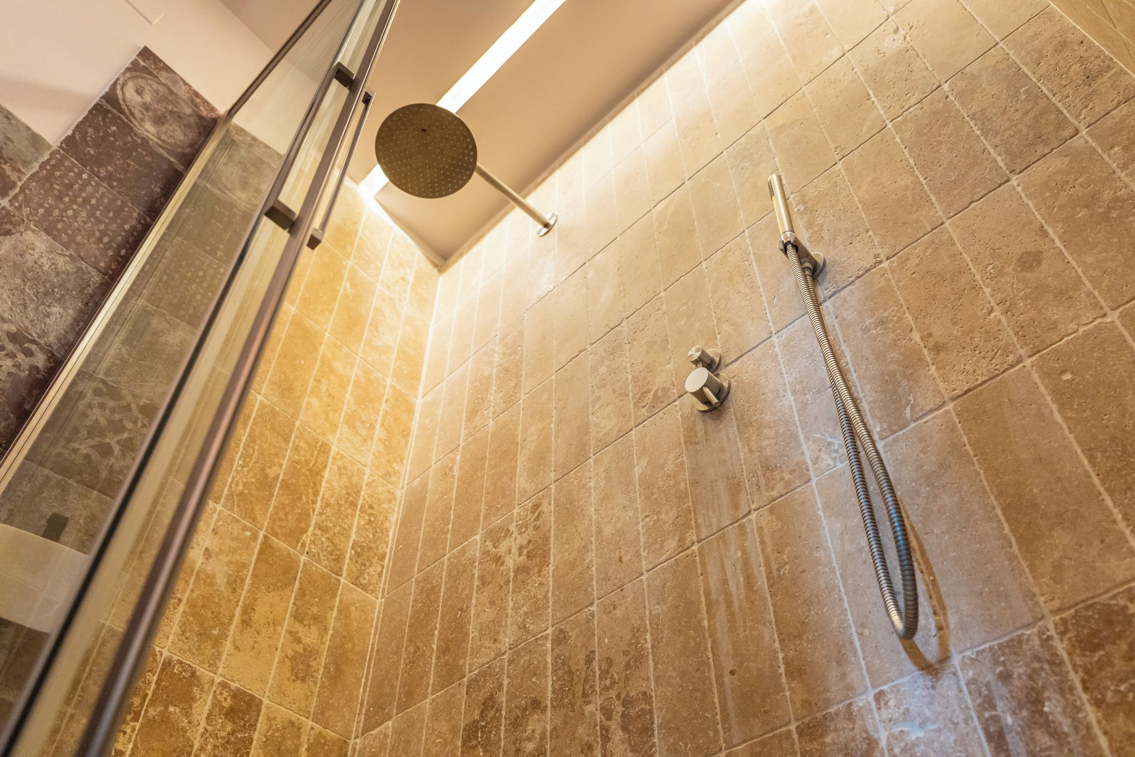 Doccia, asciugacapelli, bidet, asciugamani