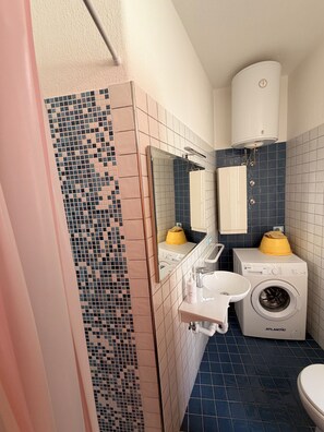 Doccia, asciugacapelli, bidet, asciugamani