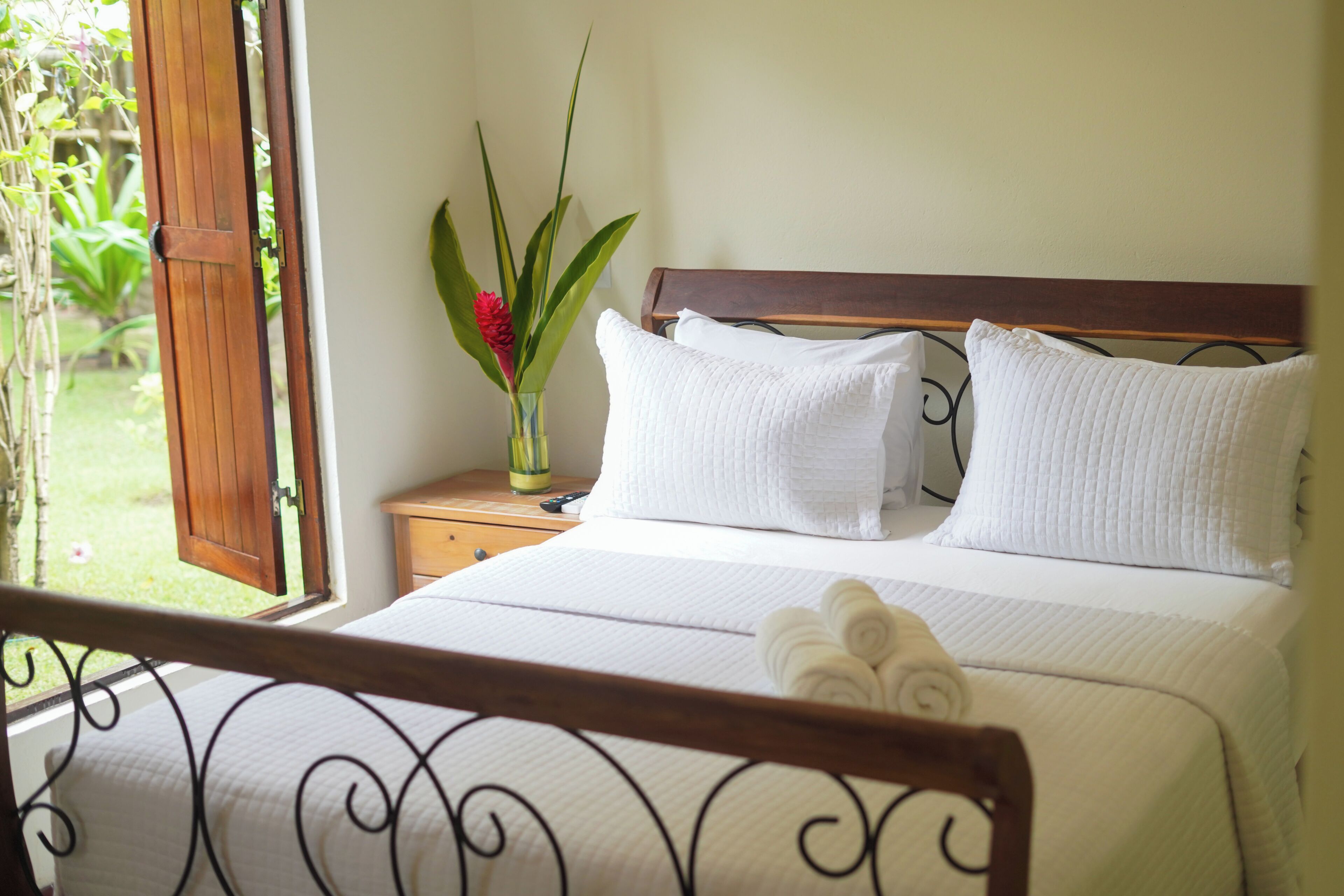 Bungalow, 1 King Bed, Garden View | Minibar, in-room safe, blackout drapes, WiFi (free)