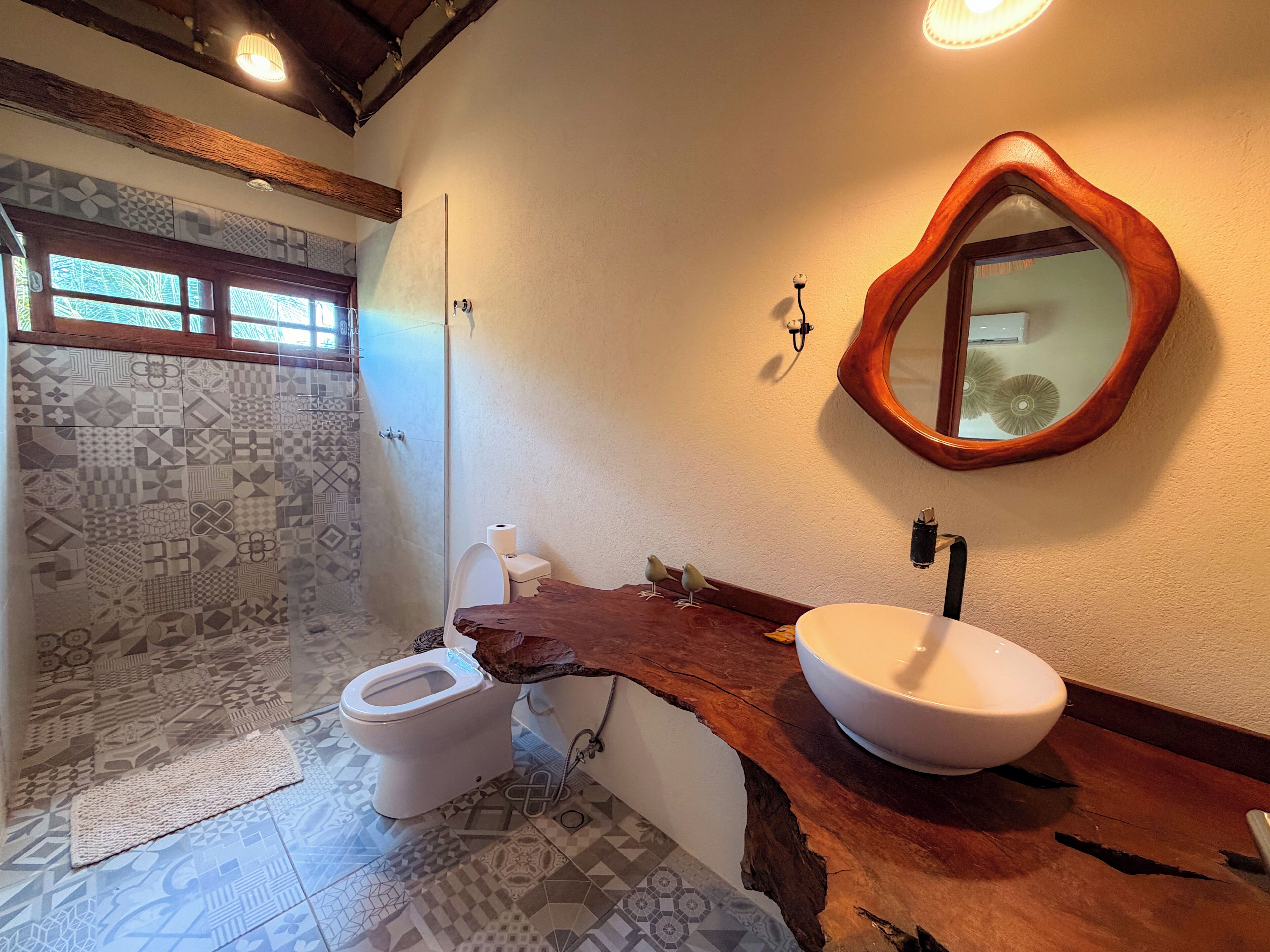 Family Suite, Garden View | Bathroom | Free toiletries, hair dryer, towels, soap