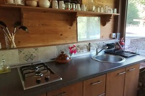 Wasserkocher mit Kaffee-/Teezubehör, Kühlschrank