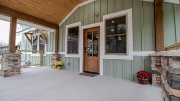 Deluxe Double Room, 1 Queen Bed, Private Bathroom | Exterior