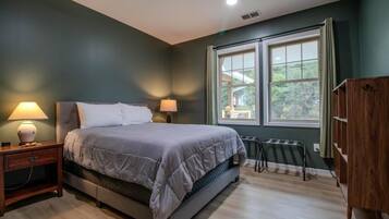 Deluxe Double Room, 1 Queen Bed, Private Bathroom | Iron/ironing board (on request), WiFi (free)