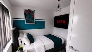 Room - Central 6 Bedroom House (Birmingham)