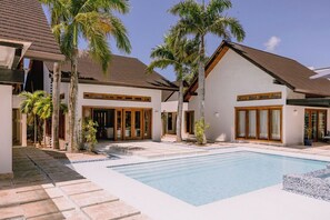 Outdoor pool - Luxe 5BR Villa with Pool CAYUCO38 (Punta Cana)