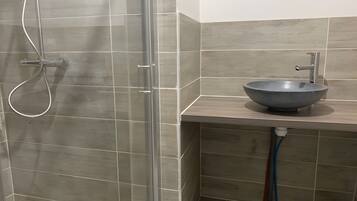 Shower, towels