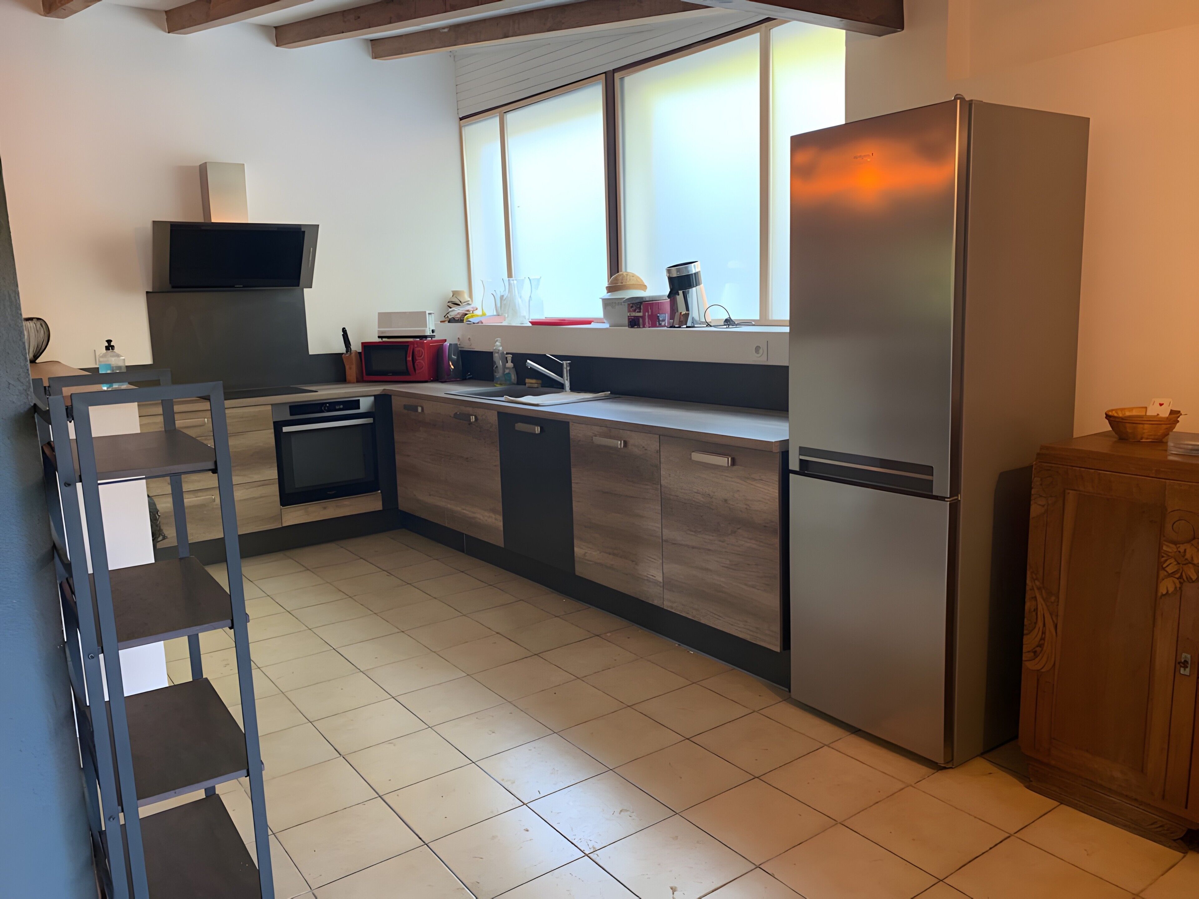 Coffee/tea maker, fridge, microwave, oven