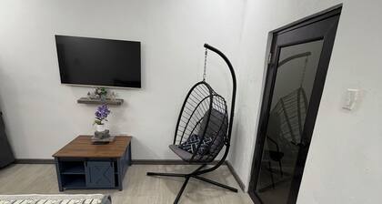 Cozy 1-bedroom apartment in delightful Santa Cruz with AC