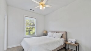 7 bedrooms, WiFi, bed sheets