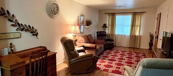 Cozy 2-Bed home in Woodward, Oklahoma. Perfect for overnight or extended stays!
