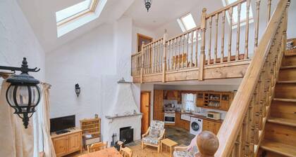 4 Bedroom Irish Traditional Cottage with Sea View