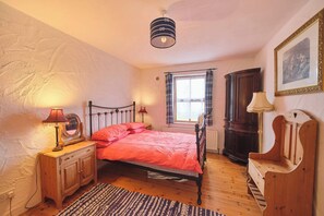 4 bedrooms, iron/ironing board, travel cot, bed sheets