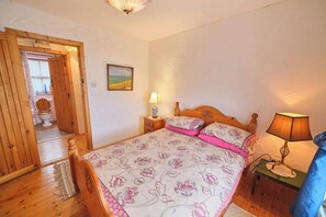 4 habitaciones, tabla de planchar con plancha y cuna de viaje 