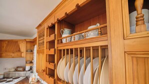 Private kitchen - 4 Bedroom Irish Traditional Cottage with Sea View (Gweedore)